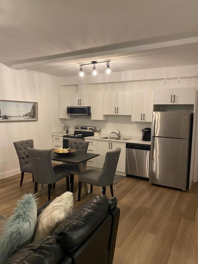 Adorable 1 Bedroom Suite- A Skip To Galloping Goose Victoria Zewnętrze zdjęcie
