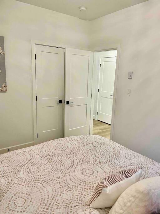Adorable 1 Bedroom Suite- A Skip To Galloping Goose Victoria Zewnętrze zdjęcie