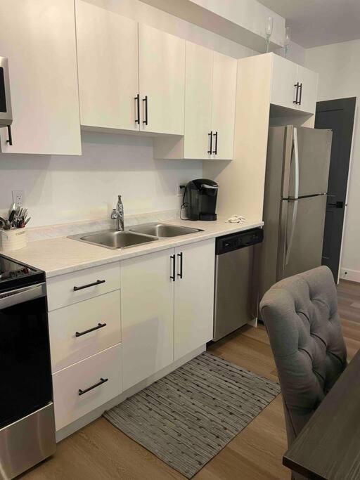 Adorable 1 Bedroom Suite- A Skip To Galloping Goose Victoria Zewnętrze zdjęcie