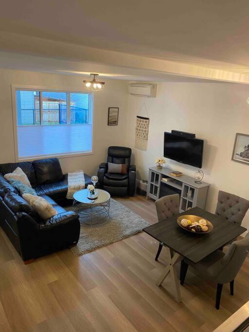 Adorable 1 Bedroom Suite- A Skip To Galloping Goose Victoria Zewnętrze zdjęcie