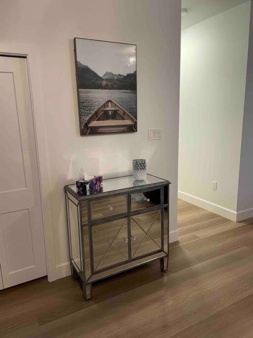 Adorable 1 Bedroom Suite- A Skip To Galloping Goose Victoria Zewnętrze zdjęcie