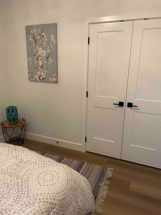 Adorable 1 Bedroom Suite- A Skip To Galloping Goose Victoria Zewnętrze zdjęcie