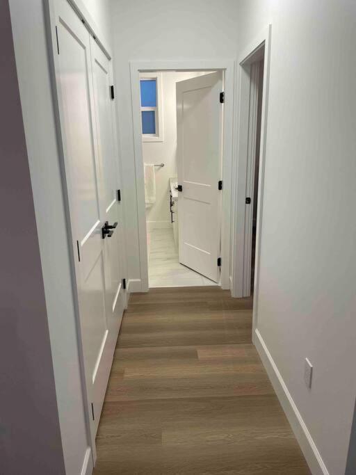 Adorable 1 Bedroom Suite- A Skip To Galloping Goose Victoria Zewnętrze zdjęcie