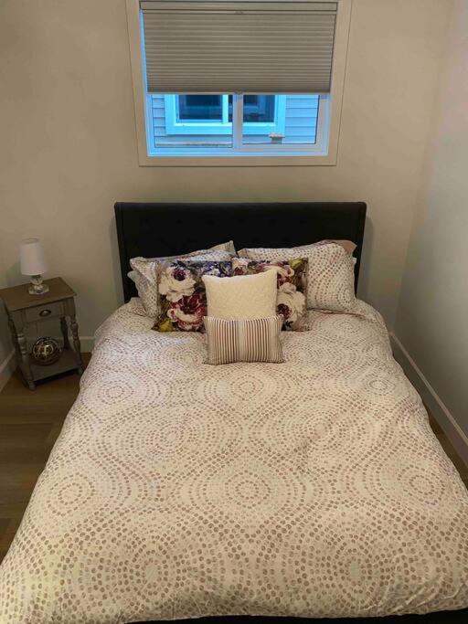 Adorable 1 Bedroom Suite- A Skip To Galloping Goose Victoria Zewnętrze zdjęcie