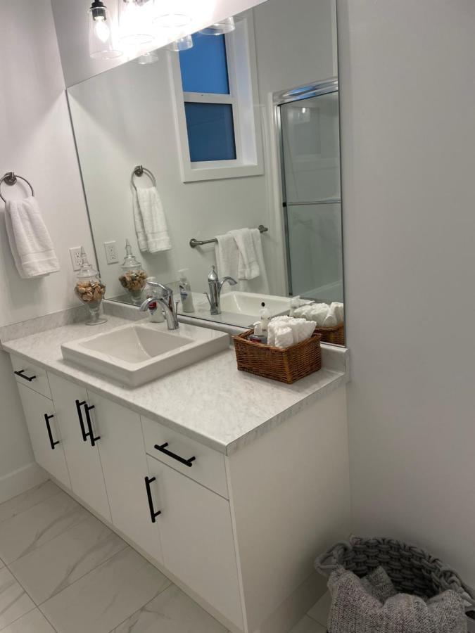 Adorable 1 Bedroom Suite- A Skip To Galloping Goose Victoria Zewnętrze zdjęcie